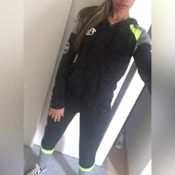 Victoria’s Secret PINK Sweatsuit - Picture 9 of 9